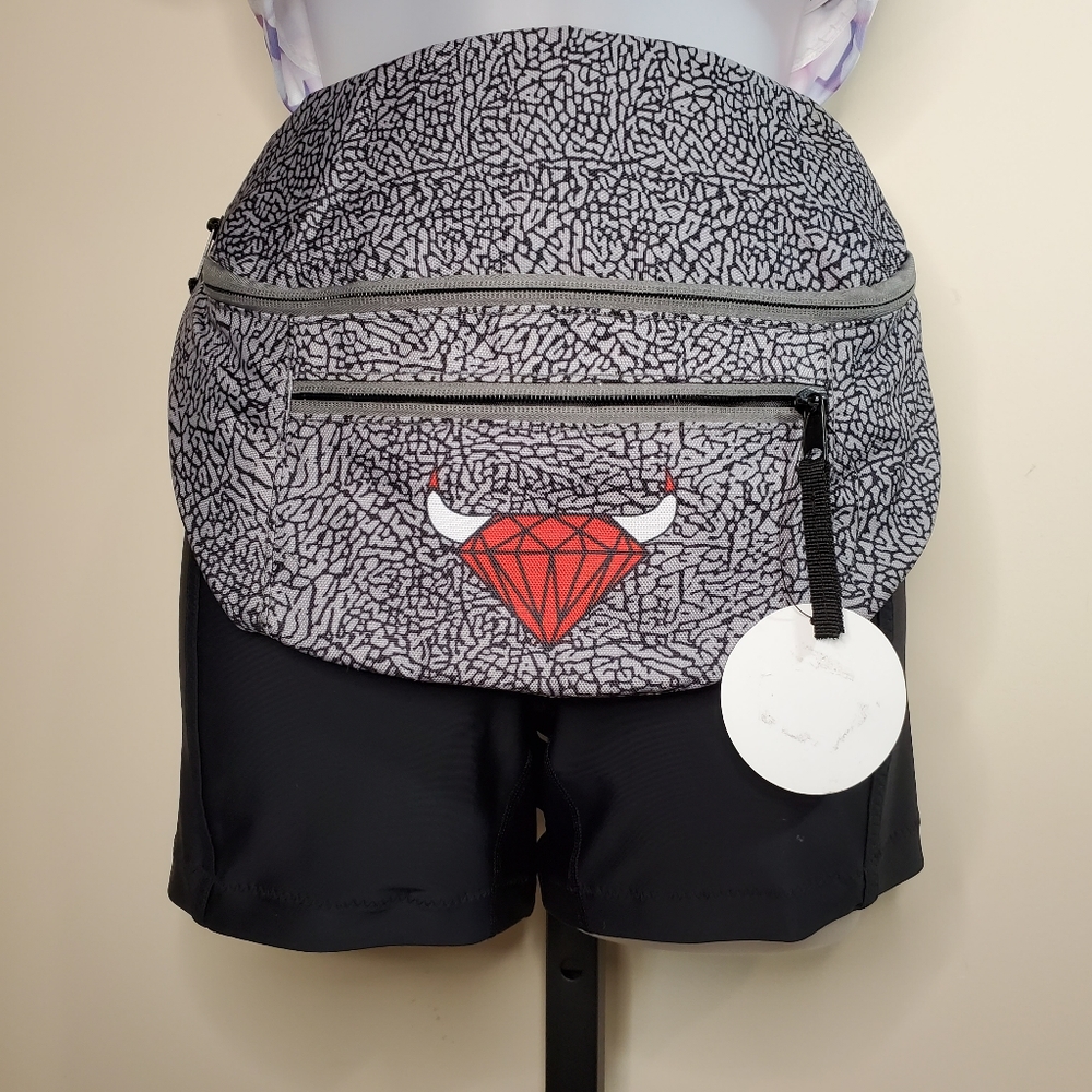 Saqpaq fannypack diamond bull red black white